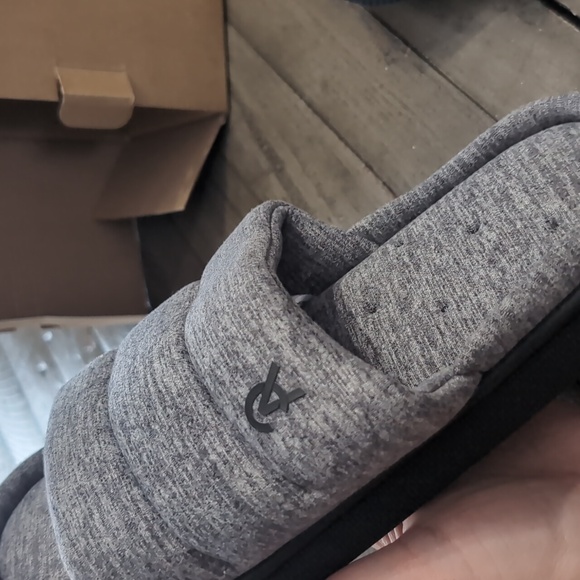 Gray Men's Slippers - Picture 5 of 5